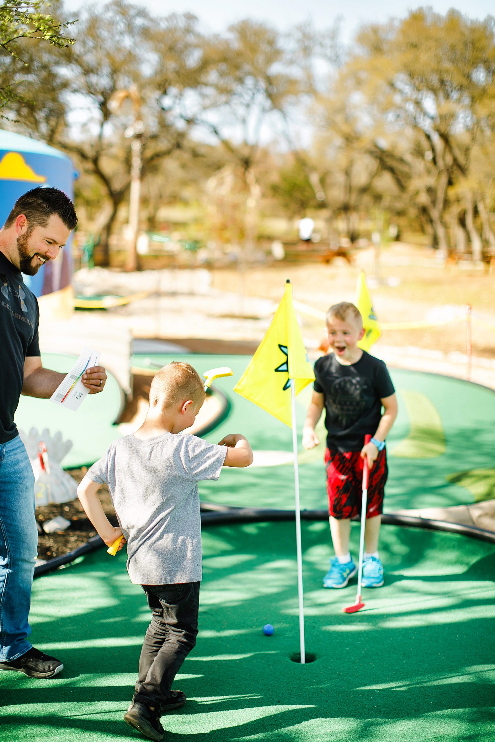 Family plays golf at Dreamland outdoor mini golf in Dripping Springs